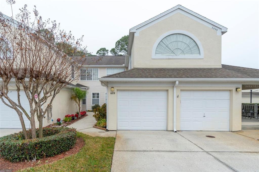 Primary Photo - 5999 Lake Pointe Dr
