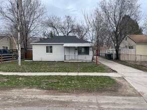 Building Photo - 754 Colorado St W