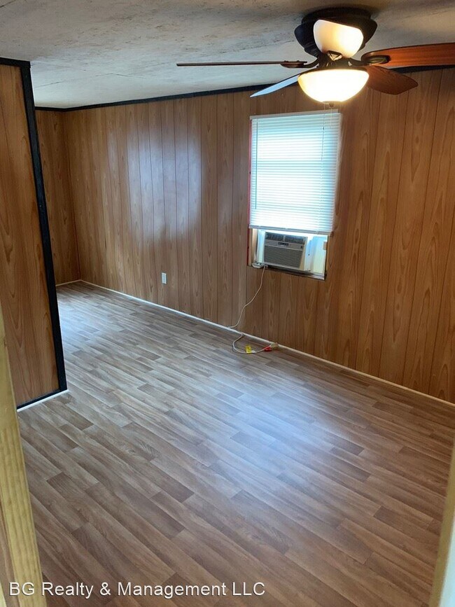 Building Photo - 3 br, 1.5 bath House - 309 E Cedar Street