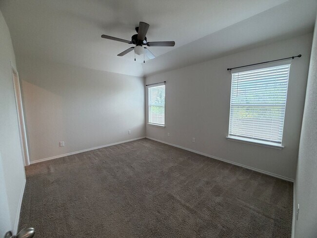 Foto del edificio - 4042 Bay Leaf Lp