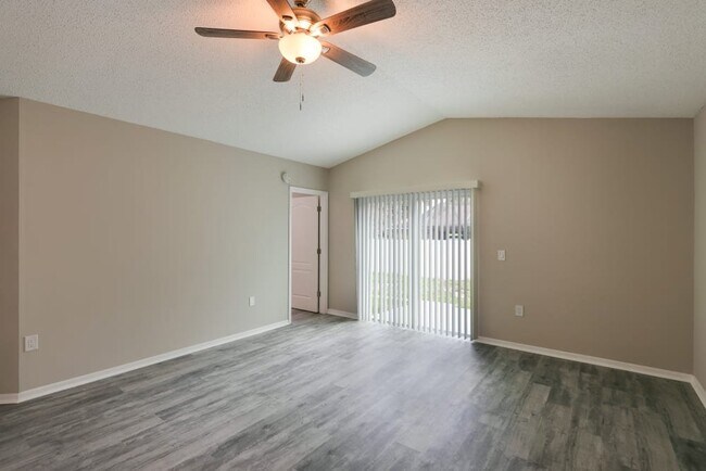 Foto del edificio - 1056 Malletwood Dr