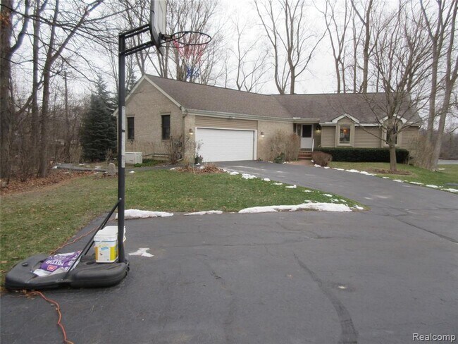 Building Photo - 5386 Bronco Dr