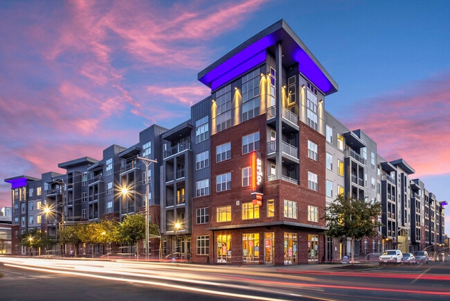 Building Photo - Arlo