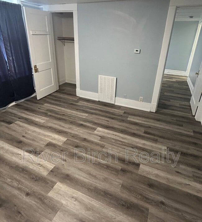 Building Photo - 417 E Cook St