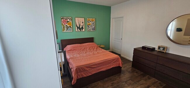 Foto del edificio - 4911 Key Lime Dr