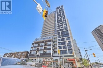 Building Photo - 501-501 St Clair Ave W