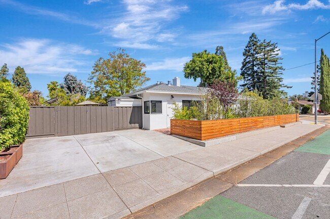 Foto del edificio - Remodeled Home in near Downtown Mountain View