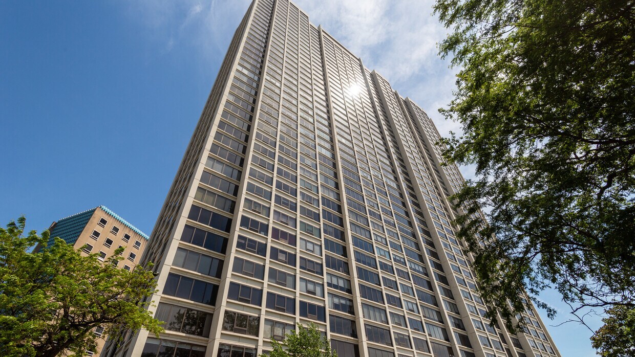 Primary Photo - 2800 N Lake Shore Dr