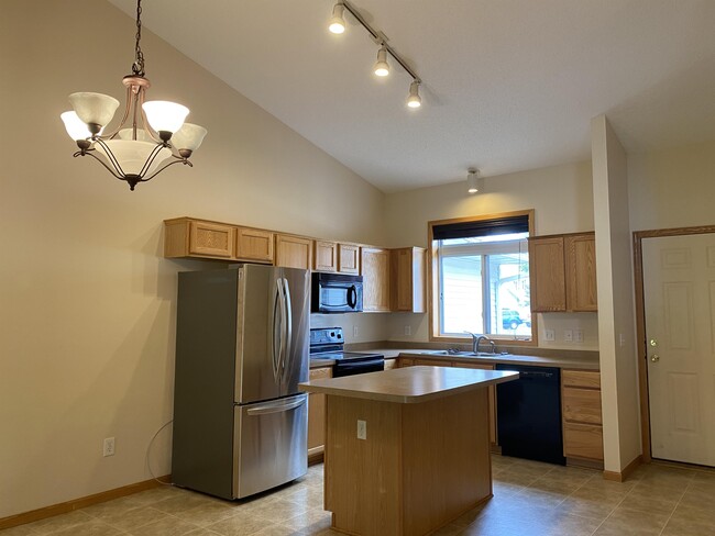 Building Photo - 6846 Gingham Ct