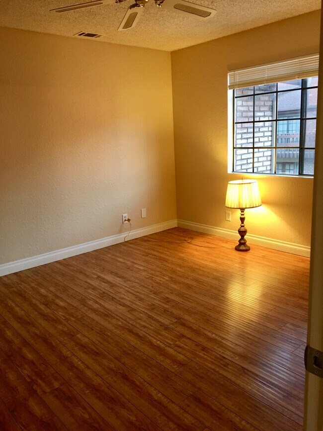 Foto del edificio - 9014 Stacie Ln