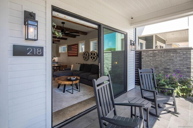 Foto del edificio - 218 J Ave