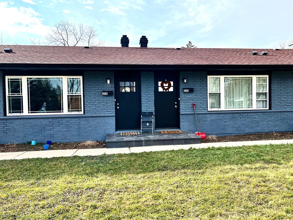Foto principal - 258 N Slusser St