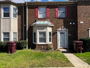 Building Photo - 609 Creekside Ct
