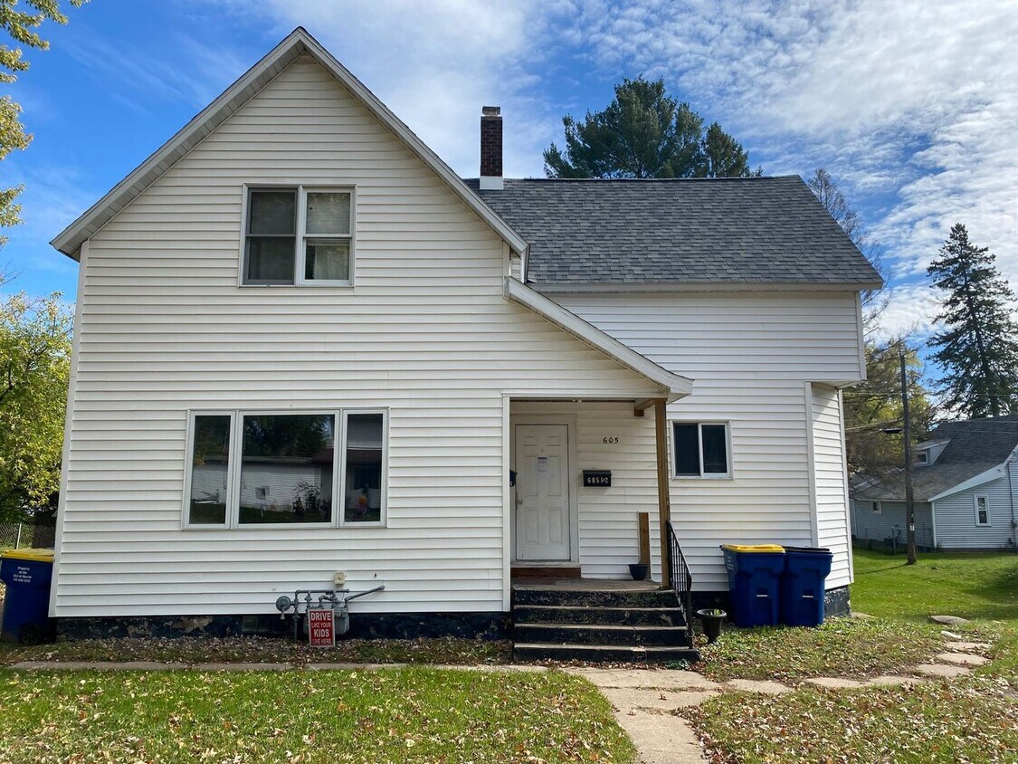 605 N State St Unit Lower, Merrill, WI 54452 Room for Rent in Merrill