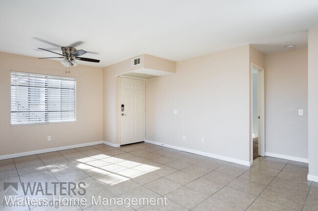 Foto del edificio - 8566 Summerdale Rd