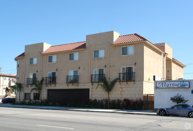 Building Photo - 4854 Laurel Canyon Blvd
