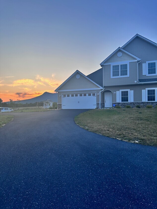Primary Photo - 5025 Fox Trot Ln