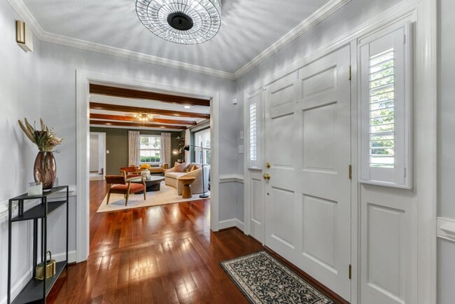 Foto del edificio - A rare estate-style rental in Thoroughgood