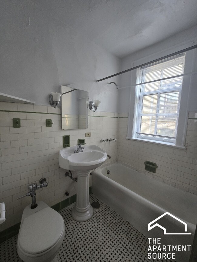 Building Photo - 907 Elmwood Ave
