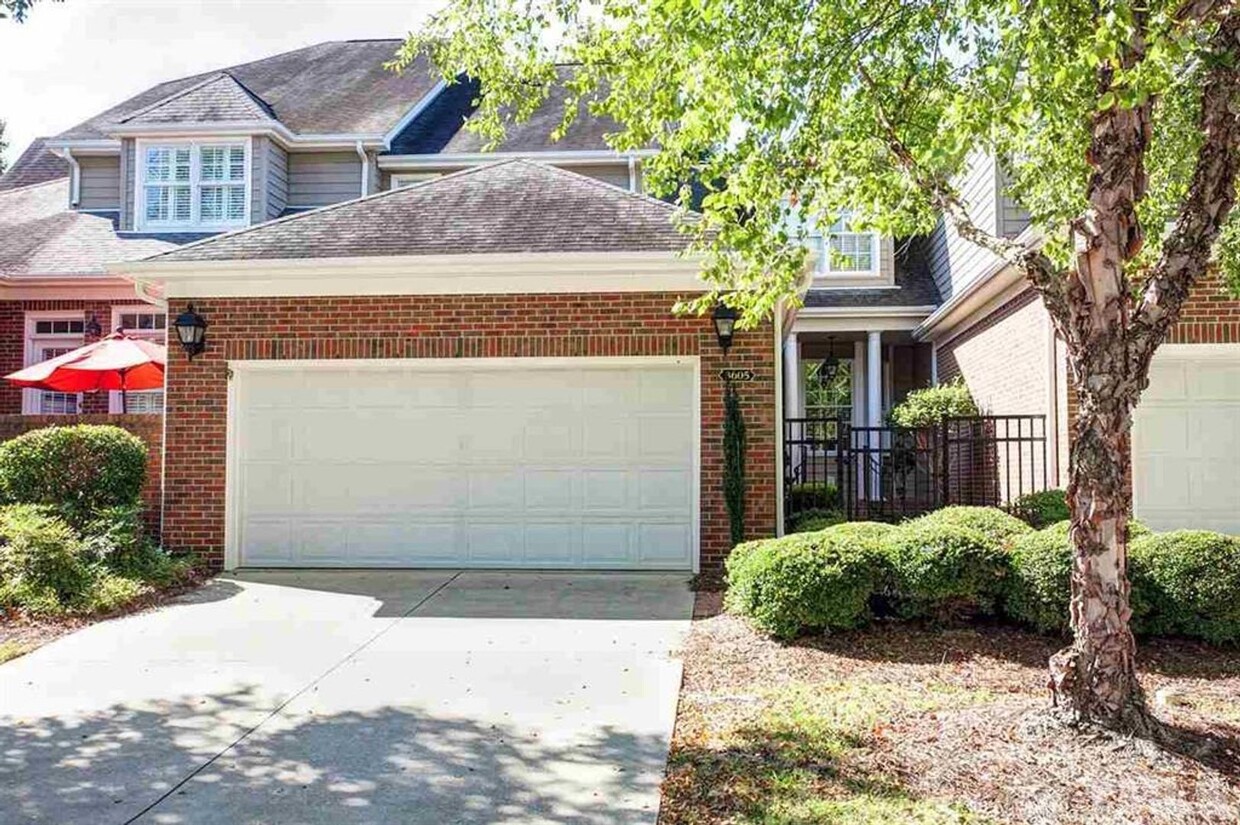 Primary Photo - Large 3 Bed | 2.5 Bath Townhouse With Firs...