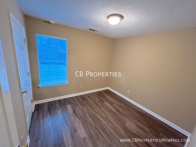 Foto del edificio - 4294 Bishop Hills Dr