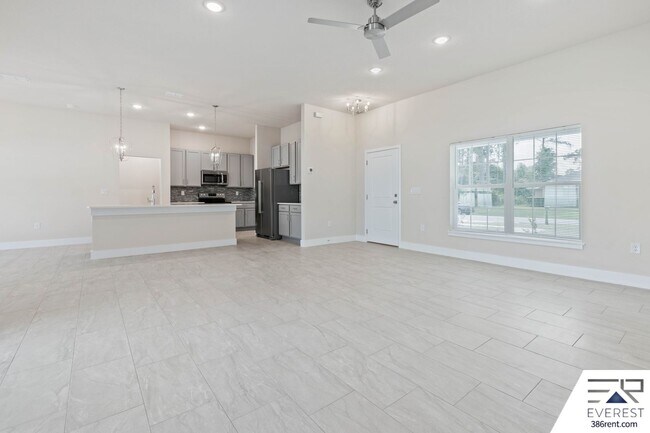 Foto del edificio - FULLY FENCED, LIKE NEW 3/2/2 IN DESIRABLE INDIAN TRAILS