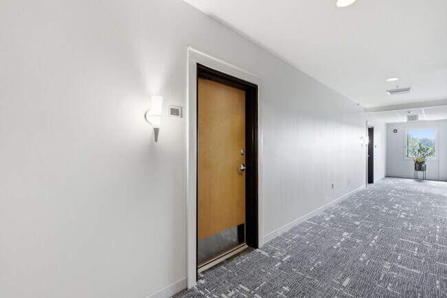 Foto del edificio - 350 E Short St