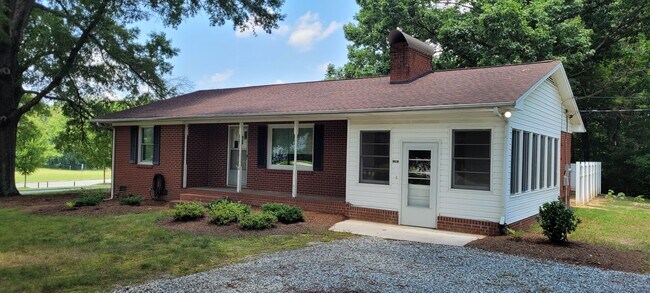 Foto del edificio - 8326 Linville Rd