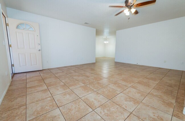 Foto del edificio - 1083 Desert Oak Pl