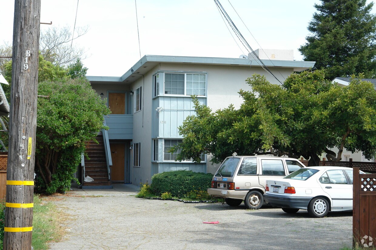 Primary Photo - 1211 Parker St