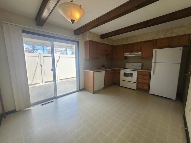 Foto del edificio - 5060 Godown Rd