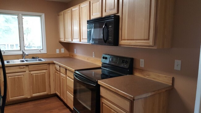 Foto del edificio - 216 Hemlock St N