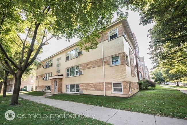 Building Photo - 5020 N Washtenaw Ave