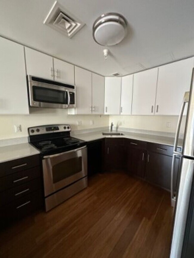 Foto del edificio - DOWNTOWN (EMERSON/SUFFOLK/NESL) - 2 Bed Ap...
