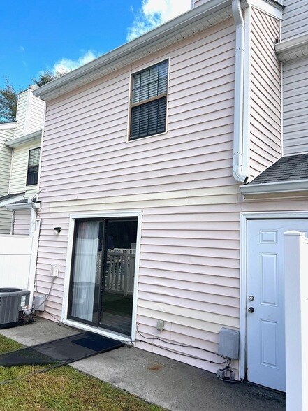 Foto del edificio - 6703 Jefferson Pl