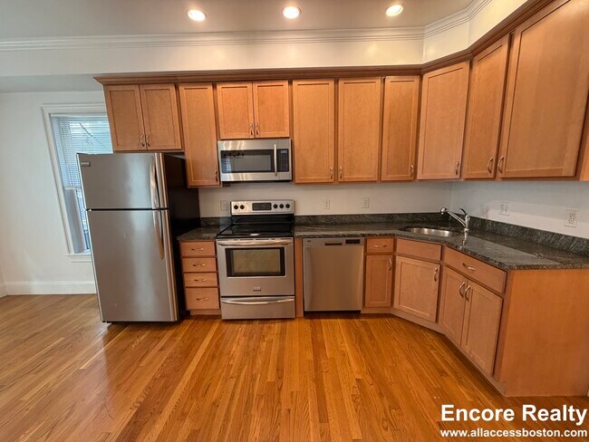 Building Photo - 157 M St