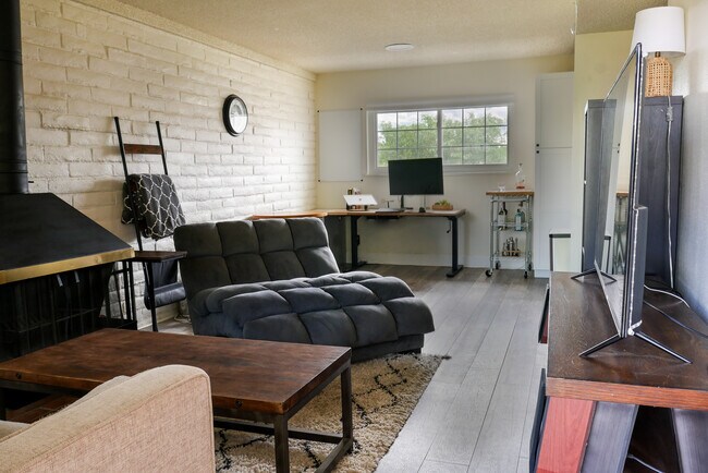 Sala de estar 1 - 6800 E Tennessee Ave