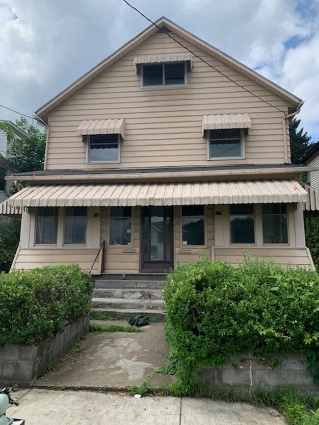 Building Photo - 457-459 Stone St