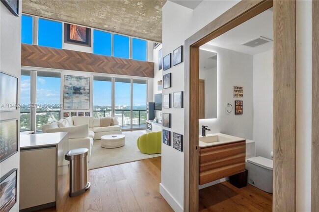 Foto del edificio - 3470 E Coast Ave