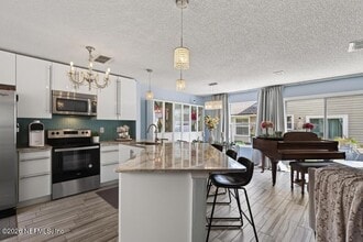 Building Photo - 805 Old Bridge Rd