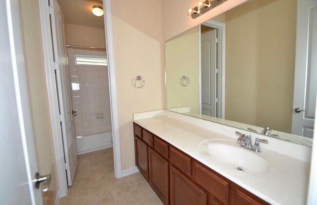 Foto del edificio - 7219 Pearl Terrace Ln