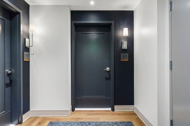 Building Photo - 1 US-1