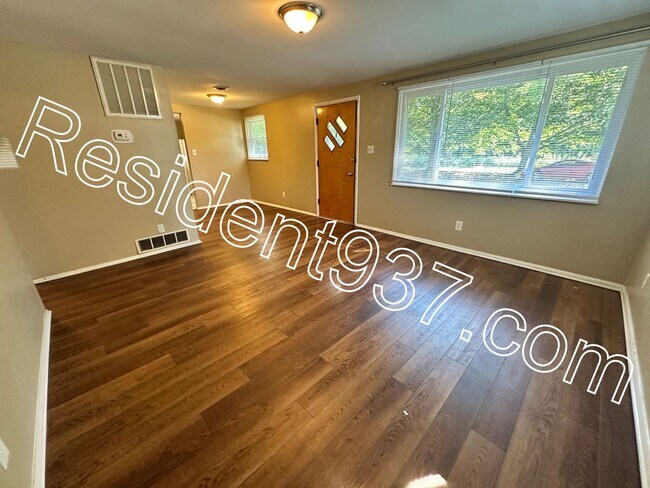 Foto del edificio - 3 Bed 1 bath home on dead end street