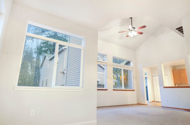 Building Photo - Inviting 3-Bedroom Home with Open Den in R...