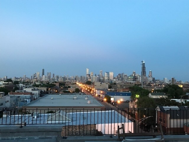Building Photo - 500 N Damen Ave