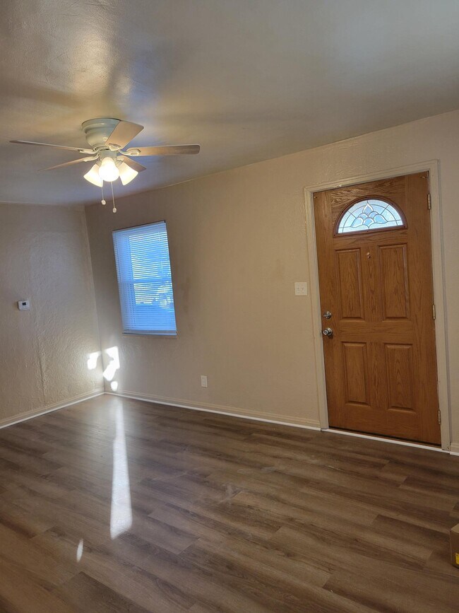 Foto del edificio - 332 Ashwood Ave