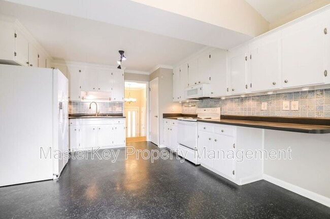 Foto del edificio - 916 Tanglewood Dr