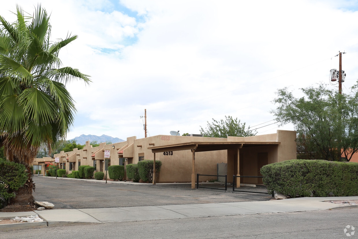 Building Photo - 4513 E Belvedere Ave
