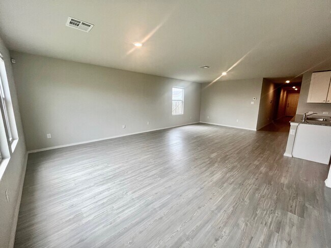 Foto del edificio - 1925 Green Warbler Grn