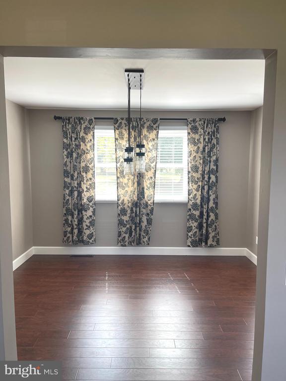 Foto del edificio - 990 E Governor Rd